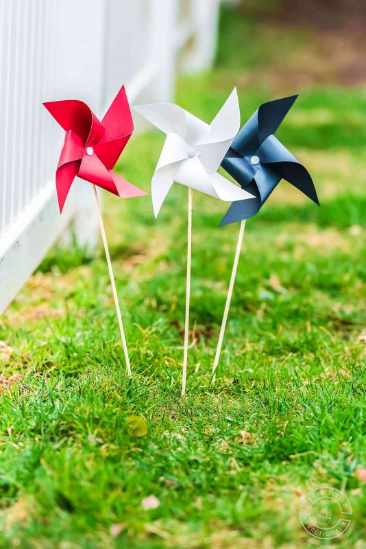 Printable pinwheel craft that is perfect for 4th of july