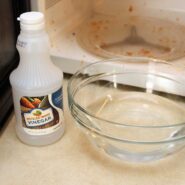 how to clean a microwave with vinegar and steam