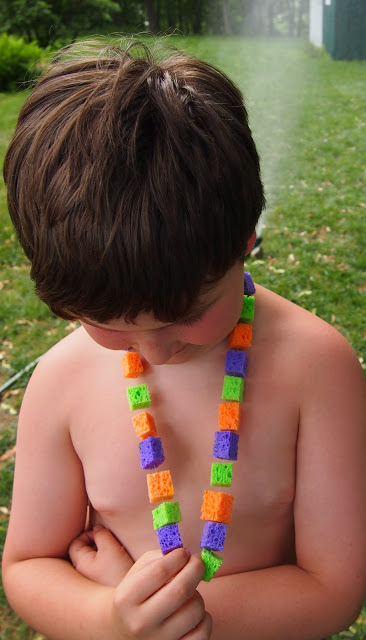 Diy sponge necklaces and 23 other fun summer activities for toddlers