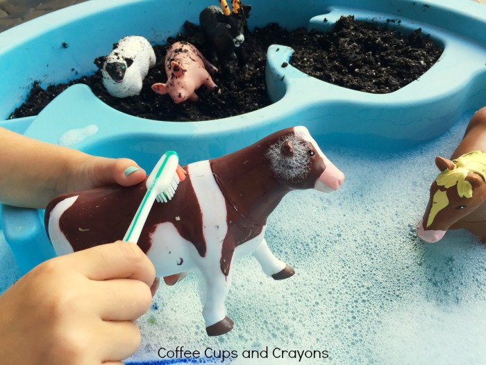 Washing farm animals sensory bin and 23 other fun summer activities for toddlers