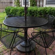 Get a brand new look by spray painting metal patio furniture